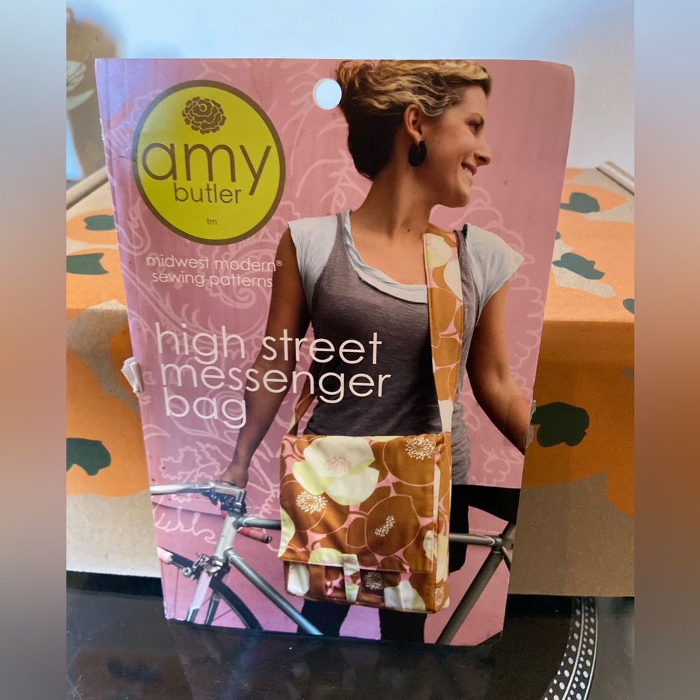 Amy Butler / Printed Sewing Pattern / High Street Messenger Bag